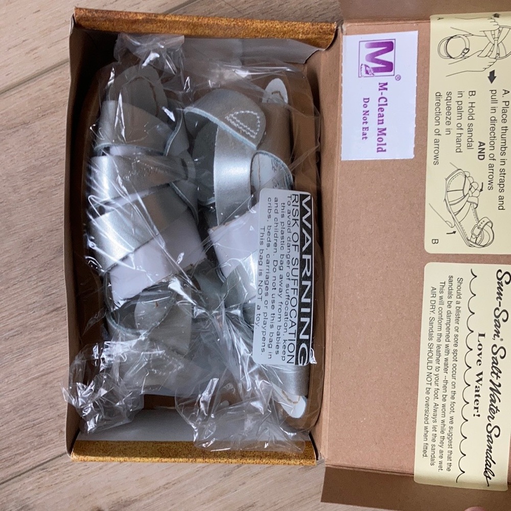 NWT! Salt Water sandal, silver